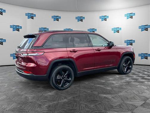 Velvet Red Pearlcoat 2023 Jeep Grand Cherokee Altitude