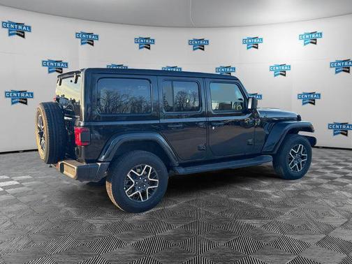 2026 Jeep Wrangler 4-Door Sahara 4x4