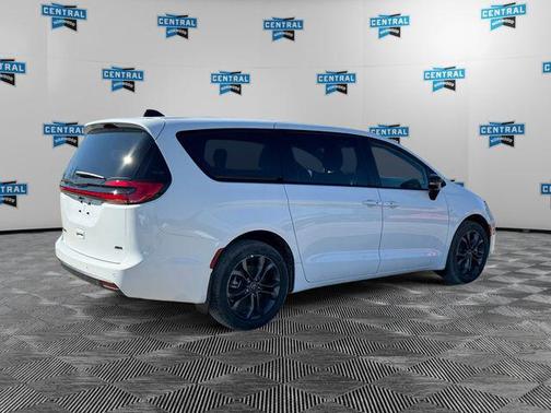 2026 Chrysler Pacifica L