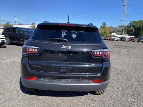 Diamond Black Crystal Pearlcoat 2026 Jeep Compass Limited