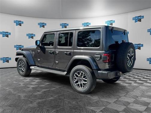 2025 Jeep Wrangler 4-Door Sahara 4x4
