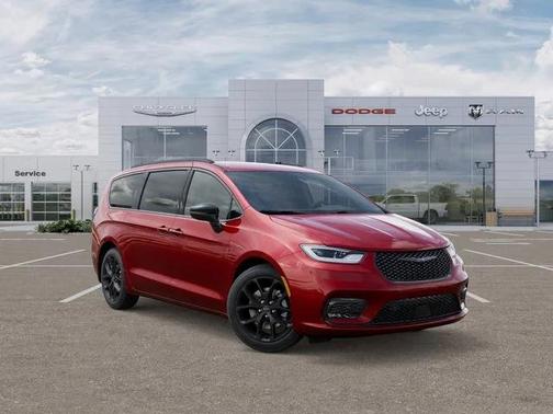 Red Hot Pearlcoat 2026 Chrysler Pacifica L