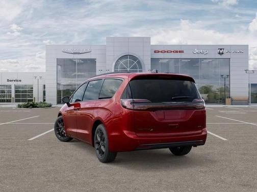 Red Hot Pearlcoat 2026 Chrysler Pacifica L