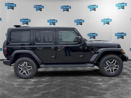 2025 Jeep Wrangler 4-Door Sahara 4x4