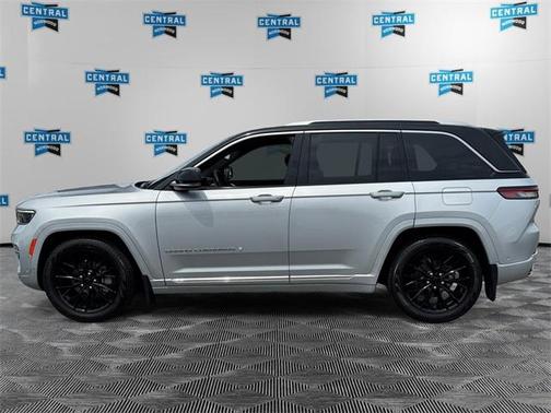 2022 Jeep Grand Cherokee Summit