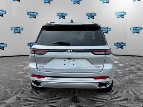 2022 Jeep Grand Cherokee Summit