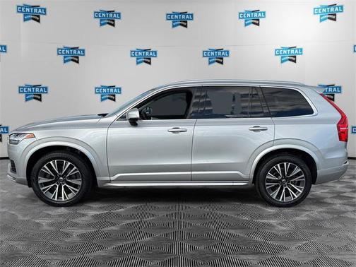 2022 Volvo XC90 T5 Momentum