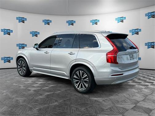 2022 Volvo XC90 T5 Momentum