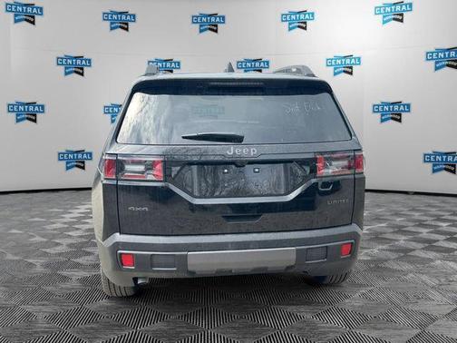 Diamond Black Crystal Pearlcoat 2026 Jeep Cherokee Limited