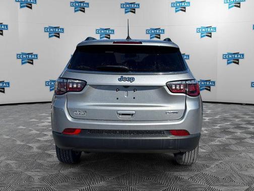 2023 Jeep Compass Latitude Lux