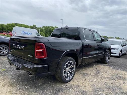 Diamond Black Crystal Pearlcoat 2026 RAM 1500 ST