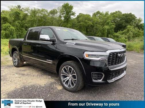 Diamond Black Crystal Pearlcoat 2026 RAM 1500 ST