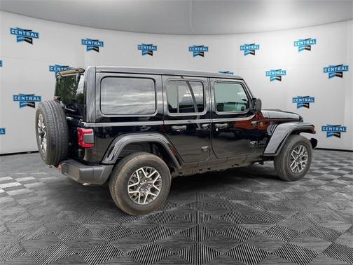 2025 Jeep Wrangler 4-Door Sahara 4x4