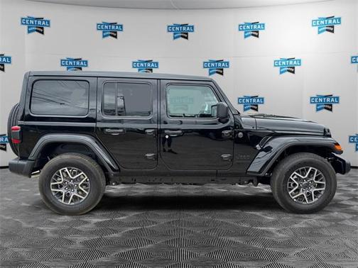 2025 Jeep Wrangler 4-Door Sahara 4x4