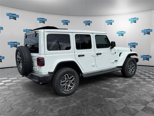 2025 Jeep Wrangler 4-Door Sahara 4x4