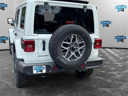2025 Jeep Wrangler 4-Door Sahara 4x4