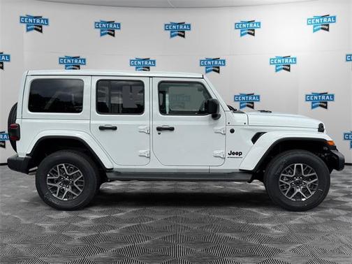 2025 Jeep Wrangler 4-Door Sahara 4x4