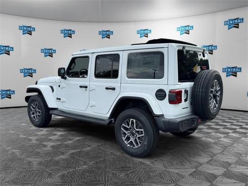2025 Jeep Wrangler 4-Door Sahara 4x4