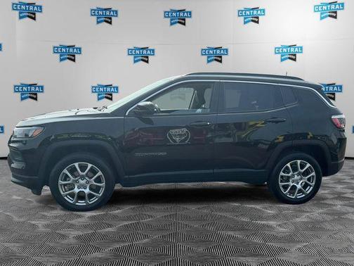 2022 Jeep Compass Latitude Lux