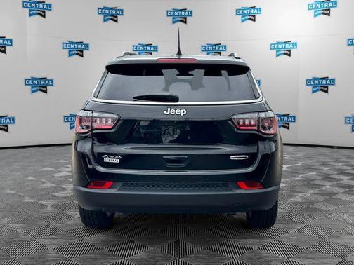 Diamond Black Crystal Pearlcoat 2023 Jeep Compass Latitude Lux