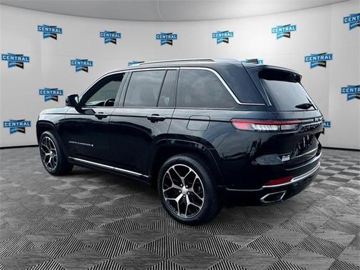 2022 Jeep Grand Cherokee Summit