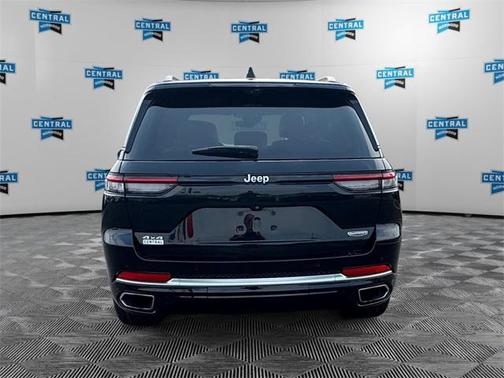 2022 Jeep Grand Cherokee Summit