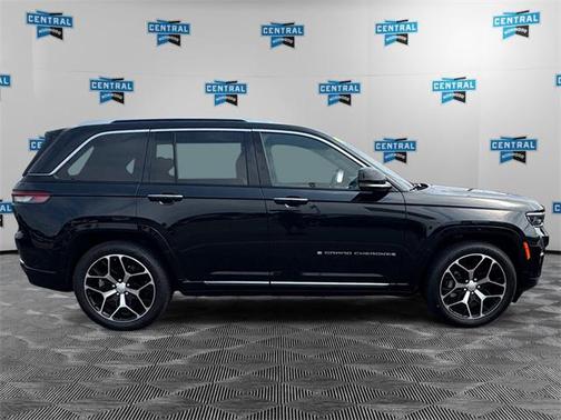 2022 Jeep Grand Cherokee Summit