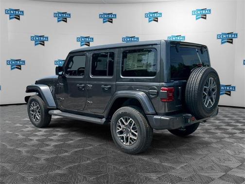 2025 Jeep Wrangler 4-Door Sahara 4x4
