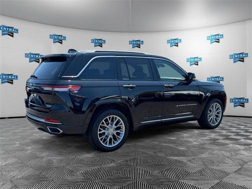 2022 Jeep Grand Cherokee Summit
