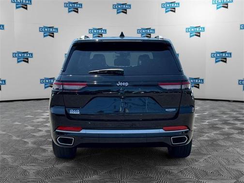 2022 Jeep Grand Cherokee Summit