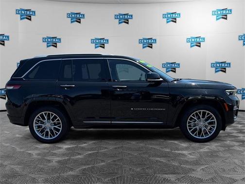 2022 Jeep Grand Cherokee Summit