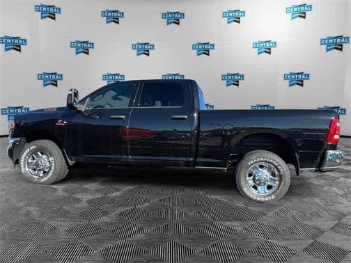 2024 RAM 3500 Tradesman Crew Cab 4x4 6'4' Box