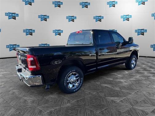2024 RAM 3500 Tradesman Crew Cab 4x4 6'4' Box