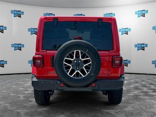 2025 Jeep Wrangler 4-Door Sahara 4x4