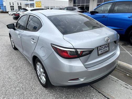 Chromium 2018 Toyota Yaris iA Base