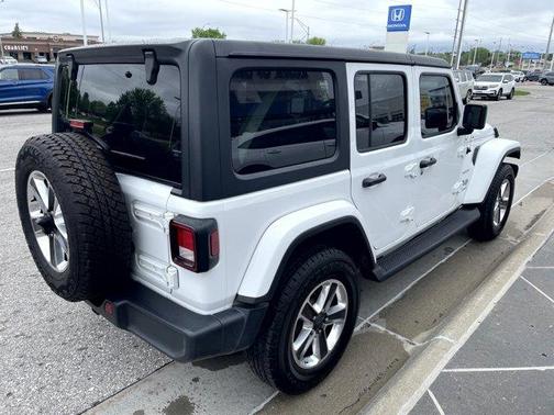 Bright White Clearcoat 2018 Jeep Wrangler Unlimited Sahara
