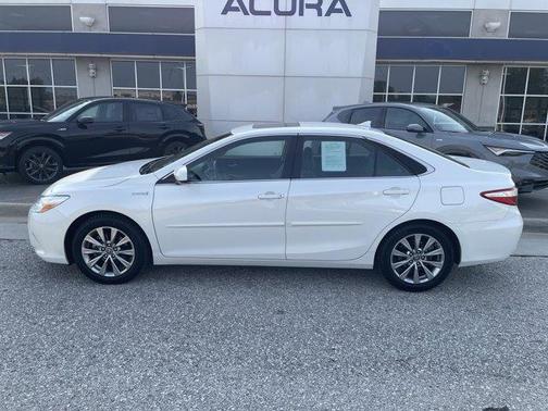 2017 Toyota Camry Hybrid XLE