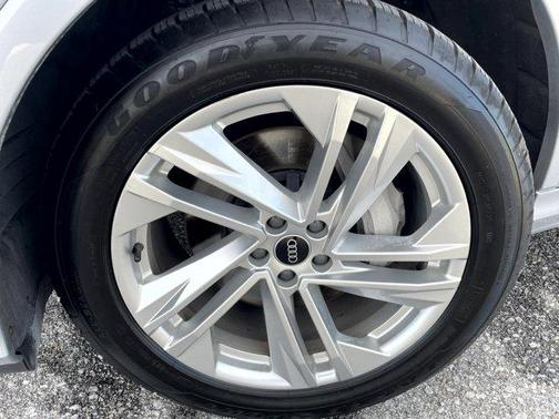 2021 Audi Q7 45 Premium Plus