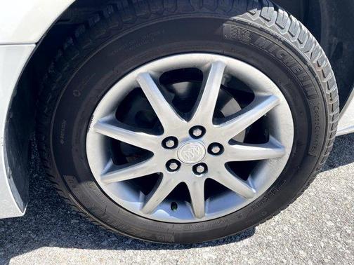 White Diamond Pearl 2007 Buick Lucerne CXL