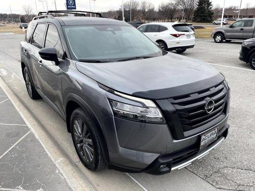 2024 Nissan Pathfinder SL