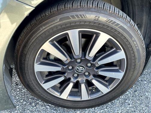 Alumina Jade Metallic 2019 Toyota Sienna Limited Premium