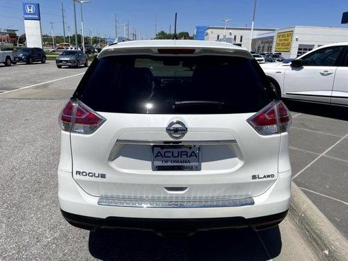 Pearl White 2016 Nissan Rogue SL