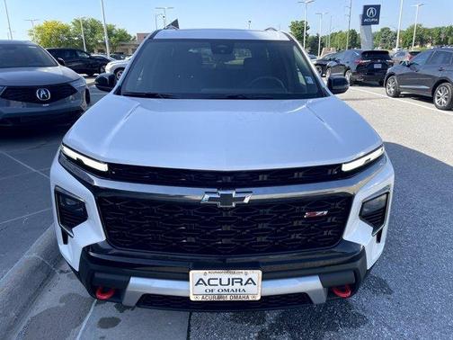 Iridescent Pearl Tricoat 2025 Chevrolet Traverse Z71