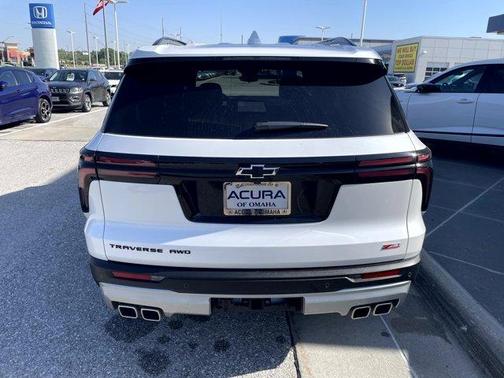 Iridescent Pearl Tricoat 2025 Chevrolet Traverse Z71