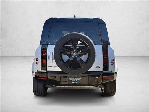 Hakuba Silver 2023 Land Rover Defender 110 X-Dynamic SE