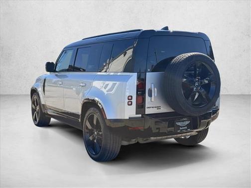 Hakuba Silver 2023 Land Rover Defender 110 X-Dynamic SE
