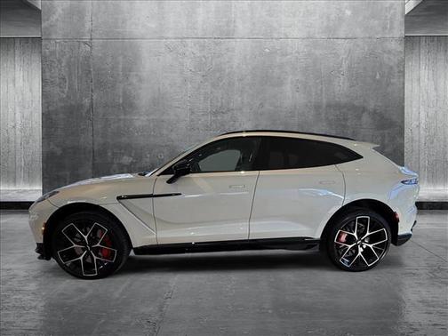 2025 Aston Martin DBX 707