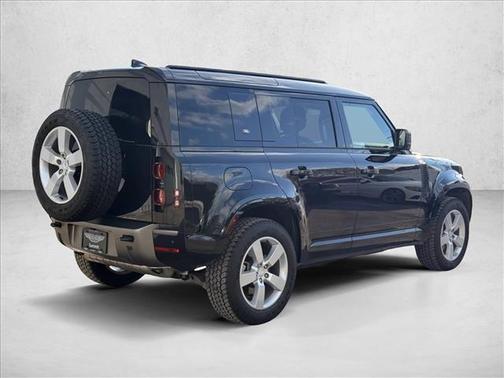 2024 Land Rover Defender P400 X-Dynamic SE