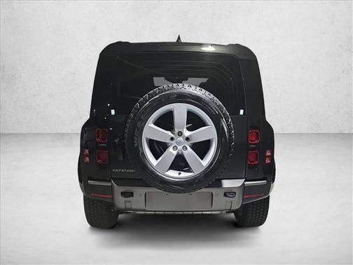 2024 Land Rover Defender P400 X-Dynamic SE