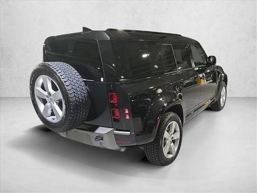 2024 Land Rover Defender P400 X-Dynamic SE